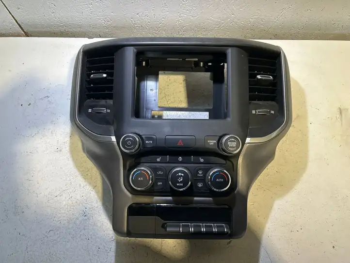 Dodge Ram (2018 - ) P68292209AF Магнитола / мультимедийная система — фото 2