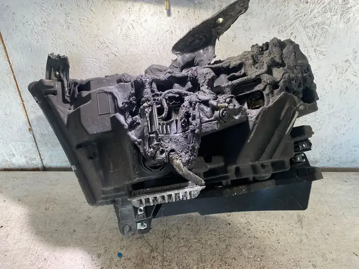 Dodge Ram (2018 - ) Передняя фара — фото 2