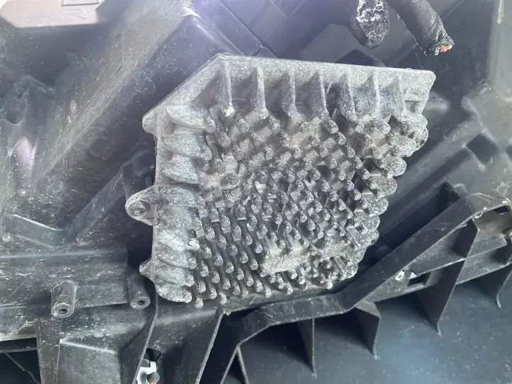 Dodge Ram (2018 - ) Передняя фара — фото 3