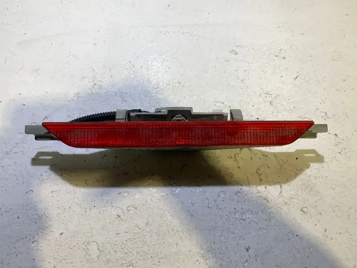 Toyota Avensis Verso (2004 - 2009) 020001 Дополнительный стоп фонарь — фото 1