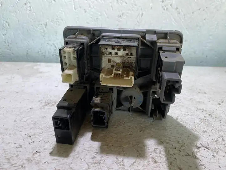 Toyota Hilux (AN10, AN20, AN30) (2004 - 2008) 554410K020 Другие включатели / ручки/ переключатели — фото 2