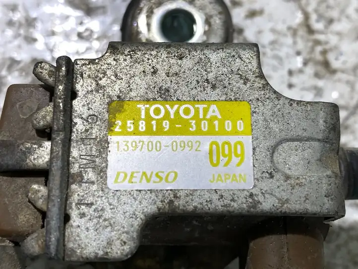 Toyota Hilux (AN10, AN20, AN30) (2004 - 2008) 2581930100 Вакуумный клапан — фото 1