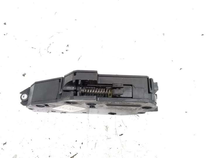 BMW X5 E70 (2006 - 2013)  9177780 Замок ящика для вещей (бардачка)