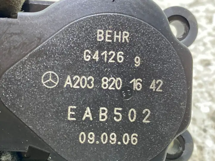 Mercedes-Benz CLK A209,C209 (2002 - 2009) A2038201642 Двигатель задвижки потока воздуха — фото 1