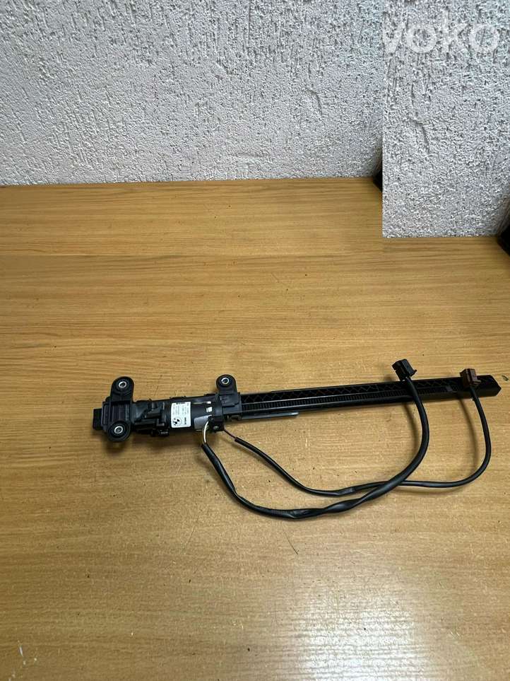 BMW 4 F32 F33 (2013 - 2017)  72117307915 Регулятор высоты ремня безопасности