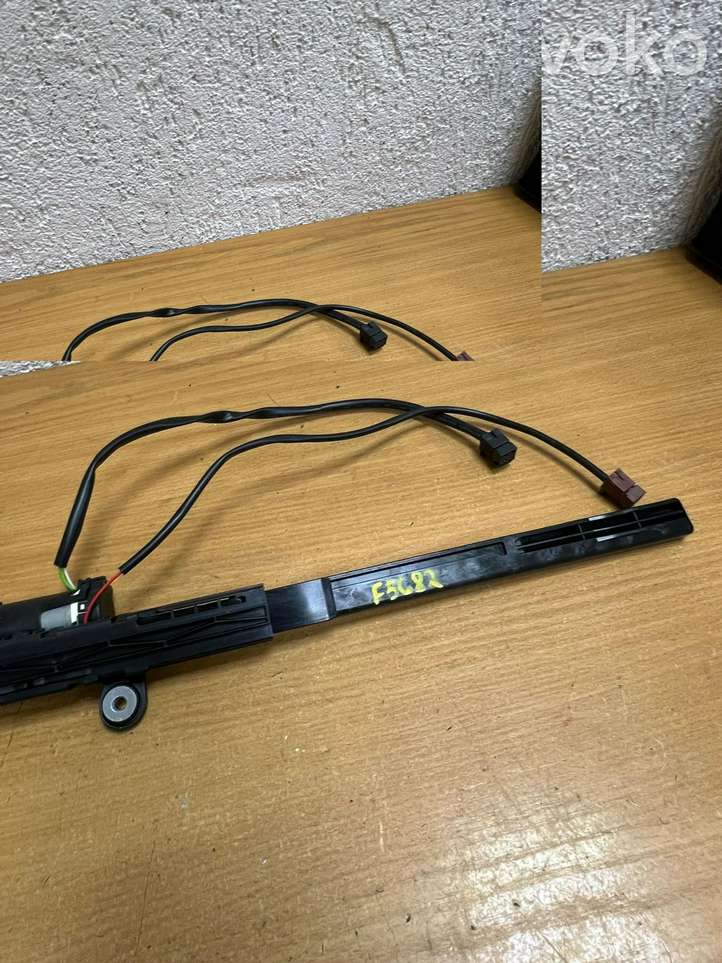 BMW 4 F32 F33 (2013 - 2017)  72117307915 Регулятор высоты ремня безопасности