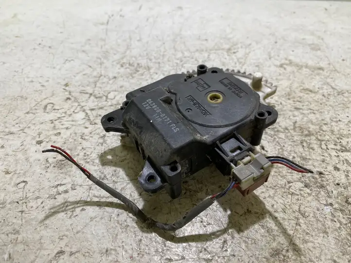 Toyota Yaris (2005 - 2009) 0638000171 Двигатель задвижки потока воздуха — фото 1