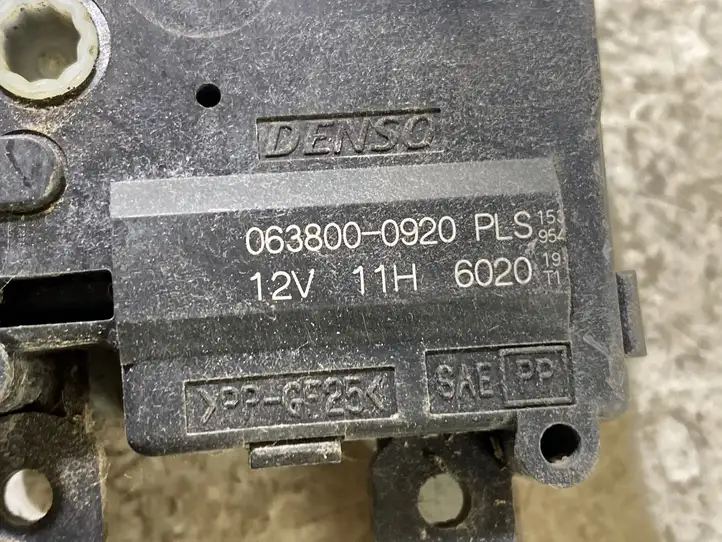 Toyota Auris 150 (2006 - 2012) 0638000920 Двигатель задвижки потока воздуха — фото 2
