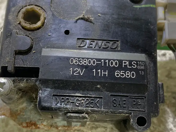 Toyota Auris 150 (2006 - 2012) 0638001100 Двигатель задвижки потока воздуха — фото 1