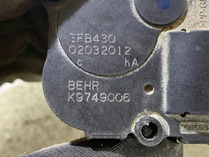 BMW 5 F10 F11 (2009 - 2016) K9749006 Двигатель задвижки потока воздуха — фото 2