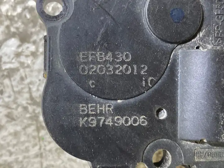 BMW 5 F10 F11 (2009 - 2016) K9749006 Двигатель задвижки потока воздуха — фото 2