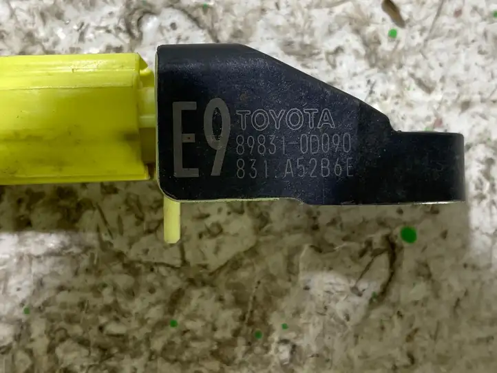 Toyota Yaris (2012 - 2014) 898310D090 Датчик удара SRS — фото 2
