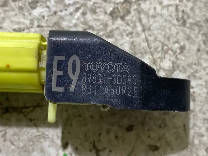 Toyota Yaris (2012 - 2014) 898310D090 Датчик удара SRS — фото 2