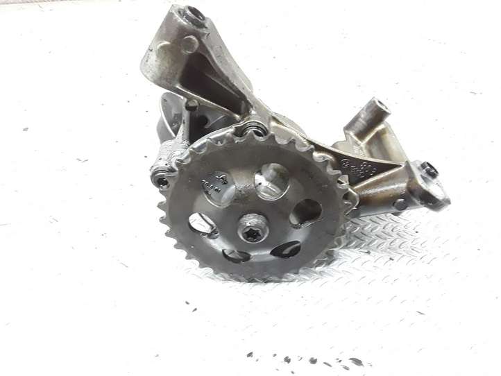 Audi A4 (2000 - 2006)  038115105B Масляный насос