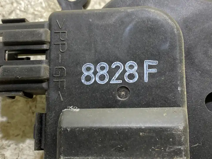 Volvo S60 (2000 - 2004) 8828F Двигатель задвижки потока воздуха — фото 2