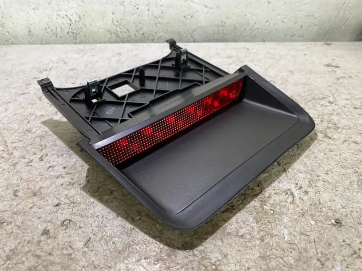 Dodge Challenger (2014 - ) 05028782AD Дополнительный стоп фонарь — фото 1