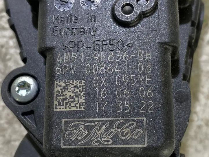 Volvo V50 (2004 - 2008) 4M519F836BH Педаль акселератора — фото 2