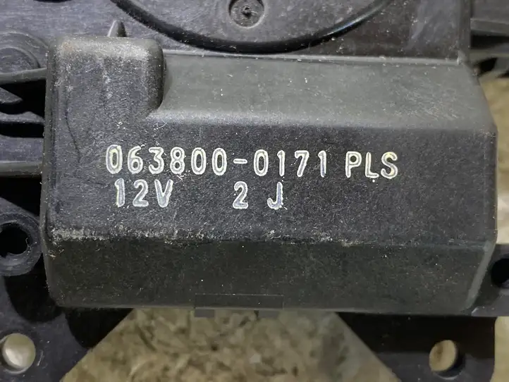 Toyota Yaris (2005 - 2009) 063800-0171 Двигатель задвижки потока воздуха — фото 2