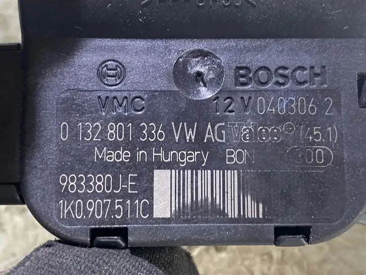 Volkswagen Golf V (2003 - 2009) 1K0907511C Двигатель задвижки потока воздуха — фото 2
