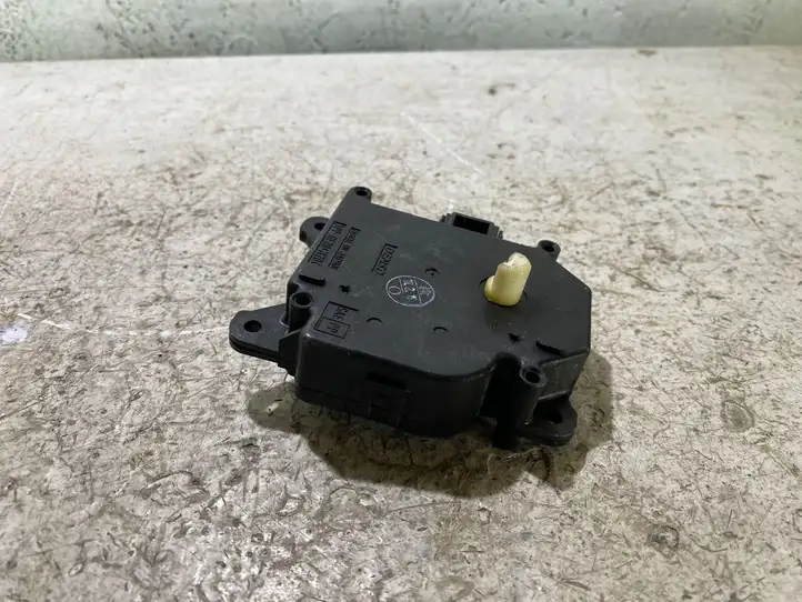 Toyota Yaris (2005 - 2009) 0638000171 Двигатель задвижки потока воздуха — фото 3