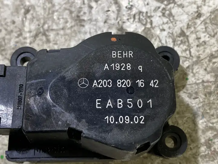 Mercedes-Benz C W203 (2000 - 2007) A2038201642 Двигатель задвижки потока воздуха — фото 1