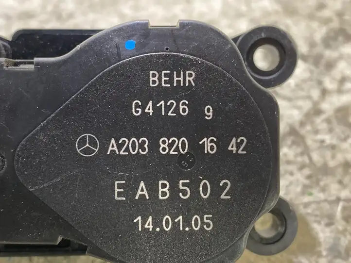 Mercedes-Benz C W203 (2000 - 2007) A2038201642 Двигатель задвижки потока воздуха — фото 2