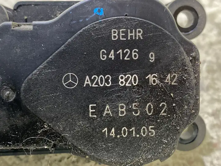 Mercedes-Benz C W203 (2000 - 2007) A2038201642 Двигатель задвижки потока воздуха — фото 2