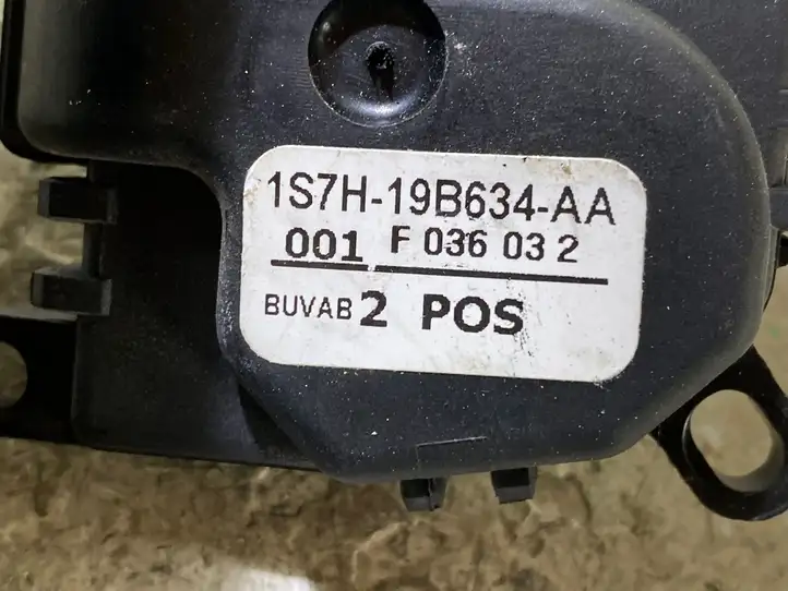 Ford Mondeo Mk III (2000 - 2007) 1S7H19B634AA Двигатель задвижки потока воздуха — фото 2