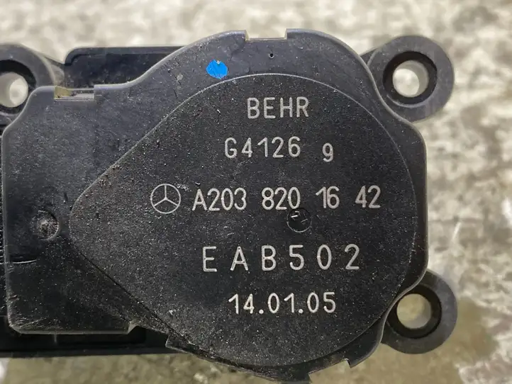 Mercedes-Benz C W203 (2000 - 2007) A2038201642 Двигатель задвижки потока воздуха — фото 2