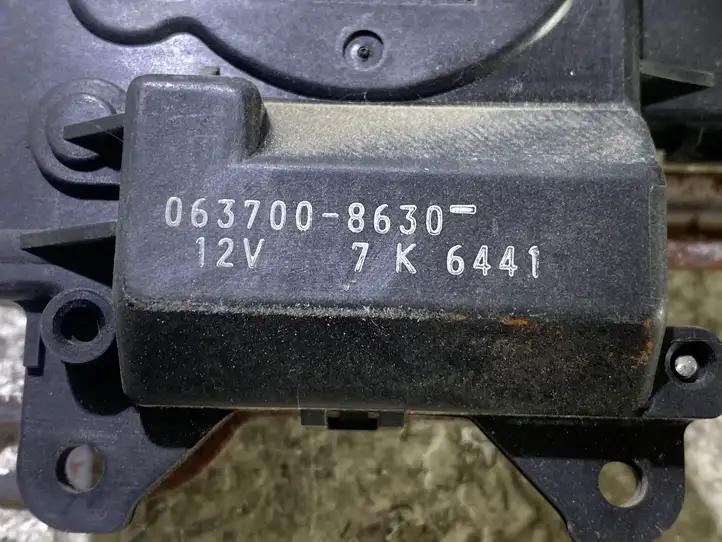 Subaru Outback (2009 - 2014) 0637008630 Двигатель задвижки потока воздуха — фото 3