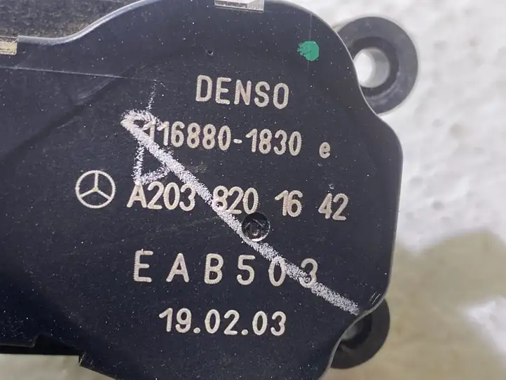 Mercedes-Benz C W203 (2000 - 2007) A2038201642 Двигатель задвижки потока воздуха — фото 3