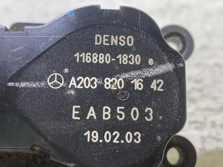 Mercedes-Benz C W203 (2000 - 2007) A2038201642 Двигатель задвижки потока воздуха — фото 3