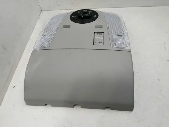 Toyota Prius (XW30) (2009 - 2015) 1D153044G Передняя подсветка — фото 1