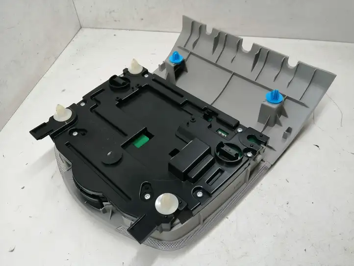 Toyota Prius (XW30) (2009 - 2015) 1D153044G Передняя подсветка — фото 2