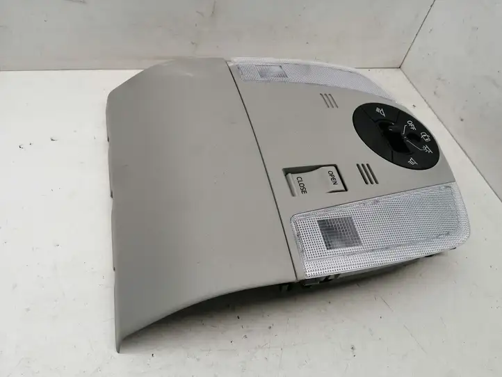 Toyota Prius (XW30) (2009 - 2015) 1D153044G Передняя подсветка — фото 4