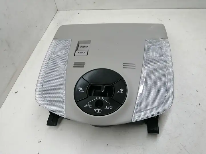 Toyota Prius (XW30) (2009 - 2015) 1D153044G Передняя подсветка — фото 6