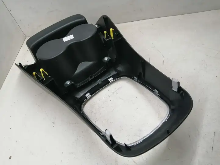 Toyota Yaris (2014 - 2019) MOU021398 Другая деталь консоли (туннеля) — фото 6