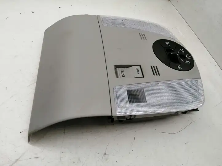 Toyota Prius (XW30) (2009 - 2015) 1D153044G Передняя подсветка — фото 2