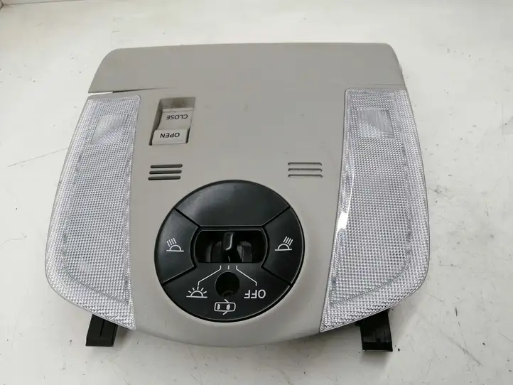 Toyota Prius (XW30) (2009 - 2015) 1D153044G Передняя подсветка — фото 6