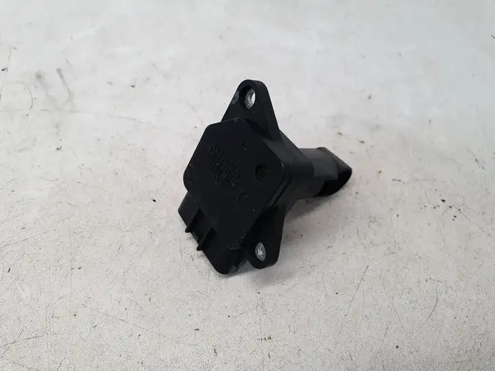 Toyota Yaris (2014 - 2019) 2220422010 Датчик массового расхода воздуха — фото 2