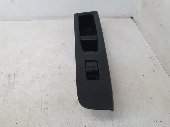 Toyota Yaris (2014 - 2019) 742310D700 Блок кнопок стеклоподъемников — фото 3