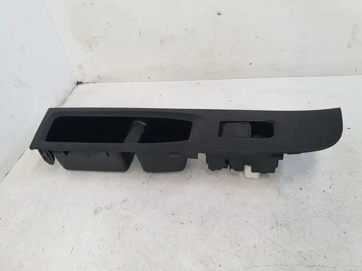 Toyota Yaris (2014 - 2019) 742310D700 Блок кнопок стеклоподъемников — фото 4