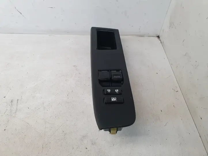 Toyota Yaris (2014 - 2019) 742320D680 Блок кнопок стеклоподъемников — фото 2