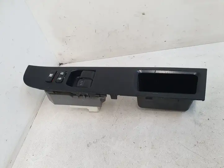 Toyota Yaris (2014 - 2019) 742320D680 Блок кнопок стеклоподъемников — фото 3