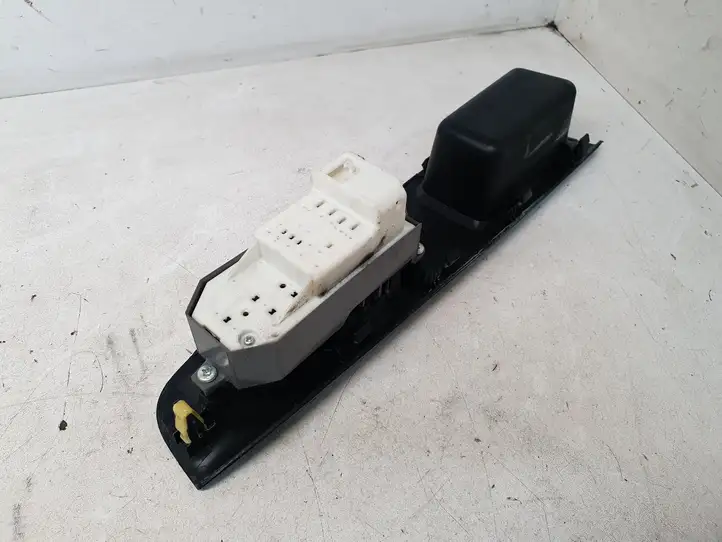 Toyota Yaris (2014 - 2019) 742320D680 Блок кнопок стеклоподъемников — фото 4