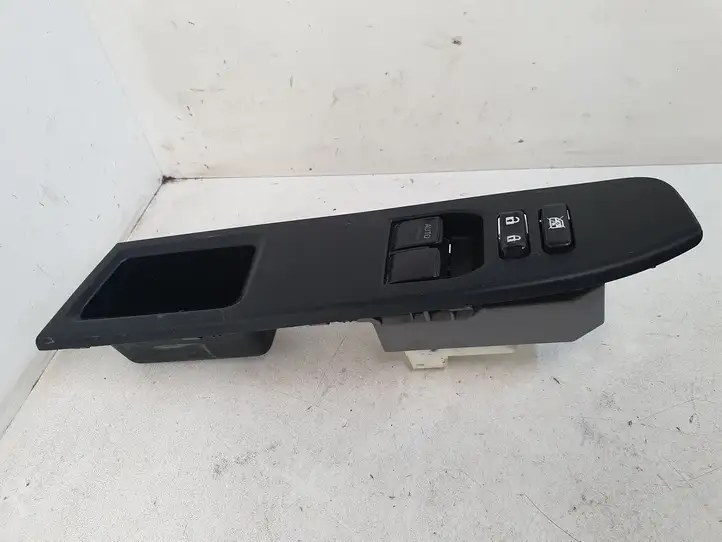 Toyota Yaris (2014 - 2019) 742320D680 Блок кнопок стеклоподъемников — фото 5