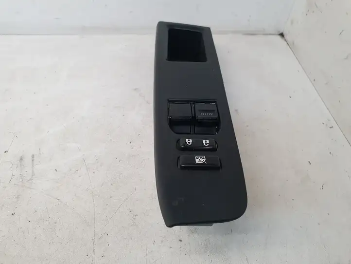 Toyota Yaris (2014 - 2019) 742320D680 Блок кнопок стеклоподъемников — фото 2