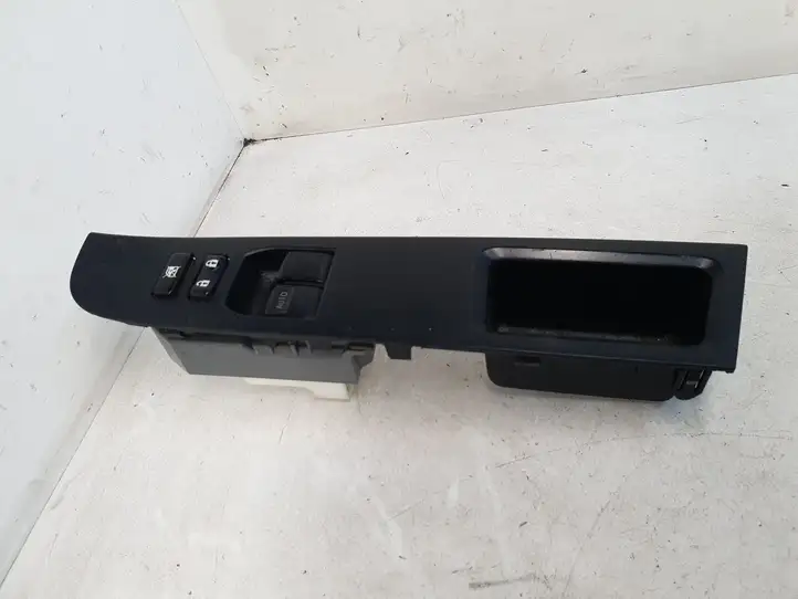 Toyota Yaris (2014 - 2019) 742320D680 Блок кнопок стеклоподъемников — фото 3