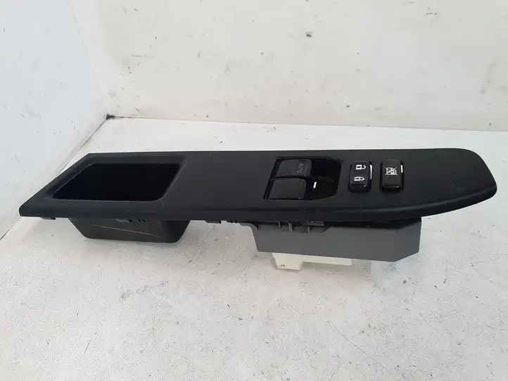 Toyota Yaris (2014 - 2019) 742320D680 Блок кнопок стеклоподъемников — фото 5