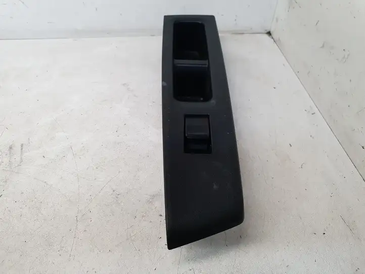 Toyota Yaris (2014 - 2019) 742310D330 Блок кнопок стеклоподъемников — фото 2